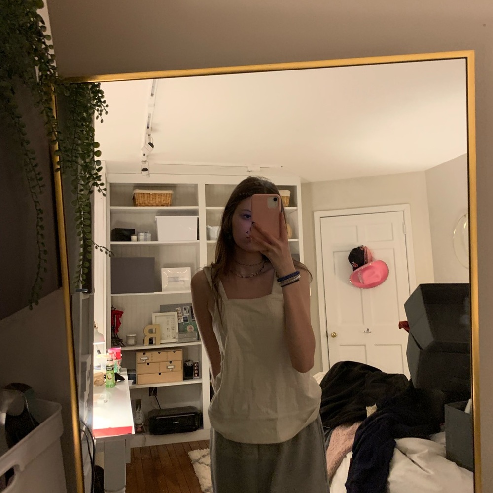 Super cute madwell tank top! Buttons on the back, no stains or rips!!